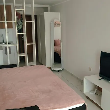 Private Studio-apartment Sol E Mar شقة